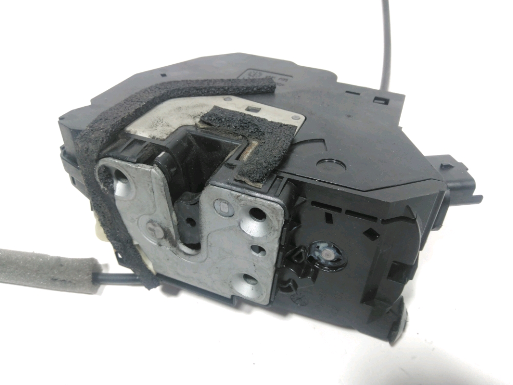 Serrure de porte avant gauche