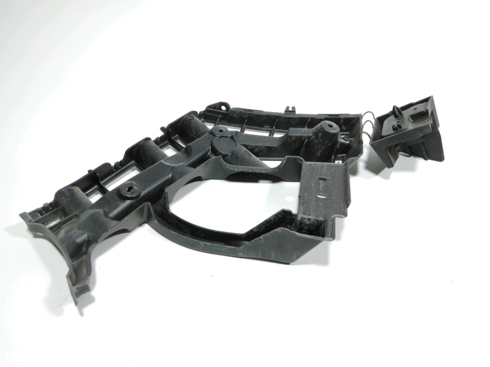 Support droit de pare-choc arrière