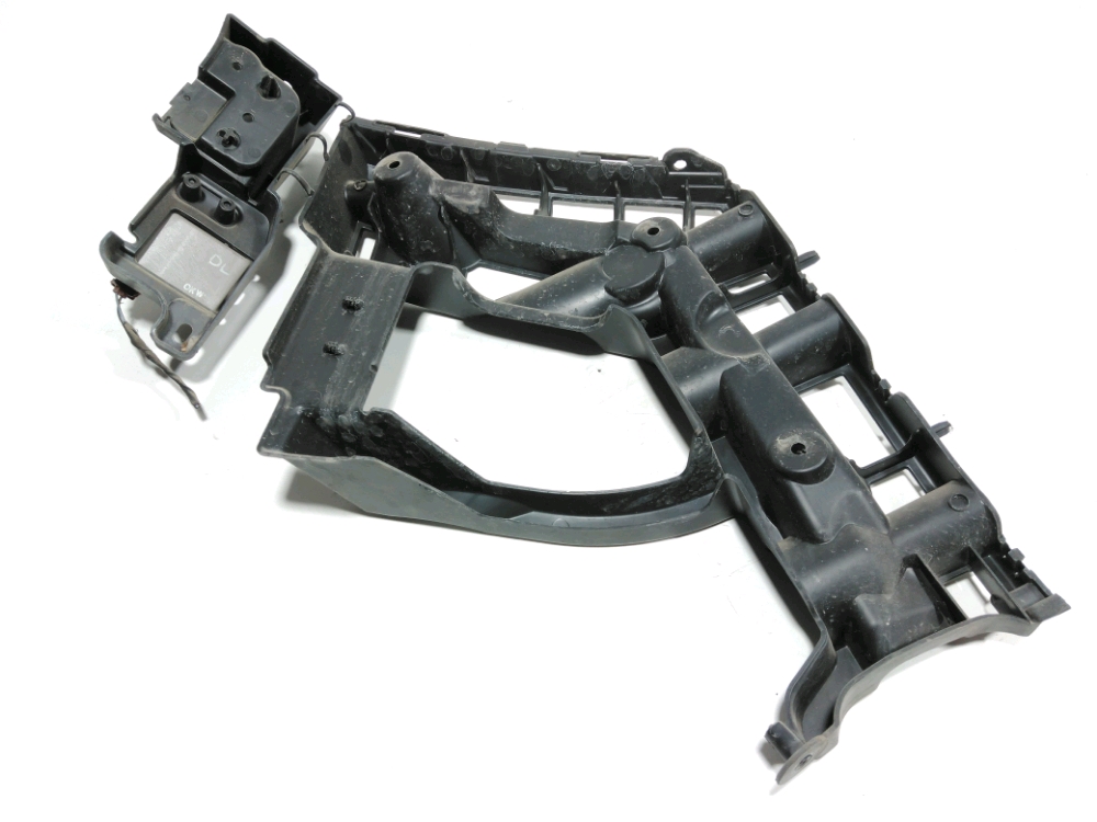 Support gauche de pare-choc arrière