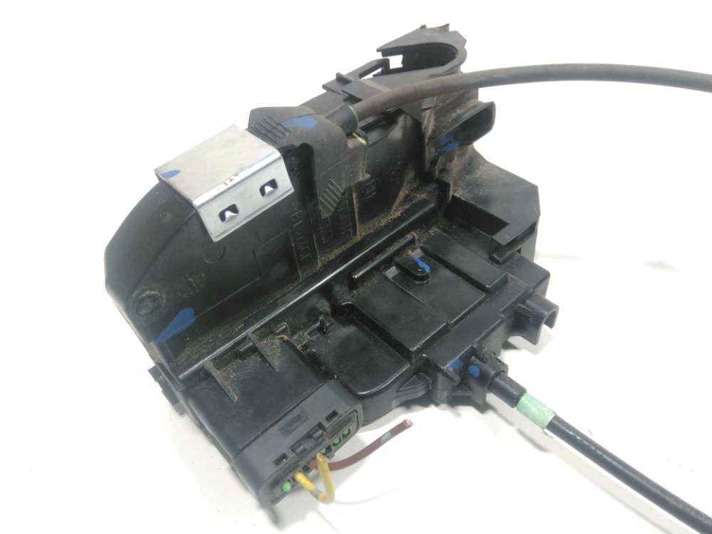 Serrure de porte avant droite