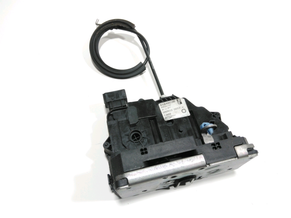 Serrure de porte avant droite