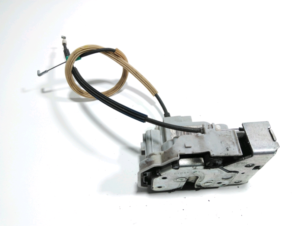 Serrure de porte avant droite