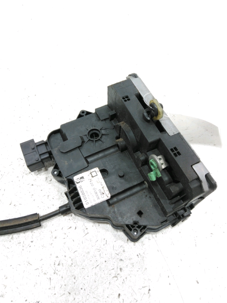 Serrure de porte avant gauche