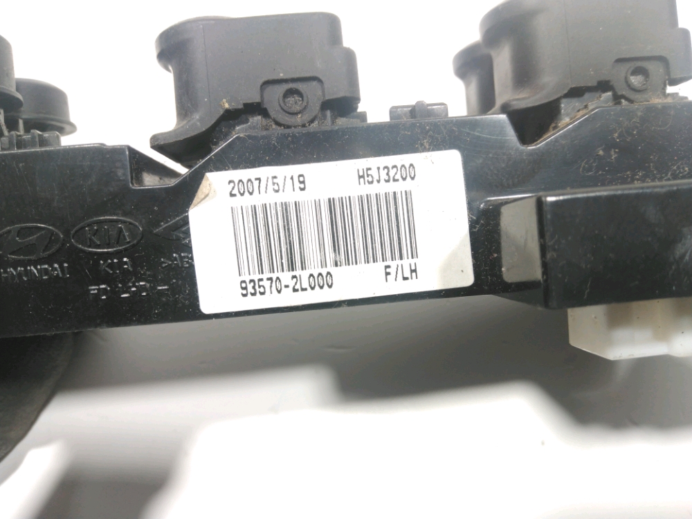 Commande lève-vitre avant gauche