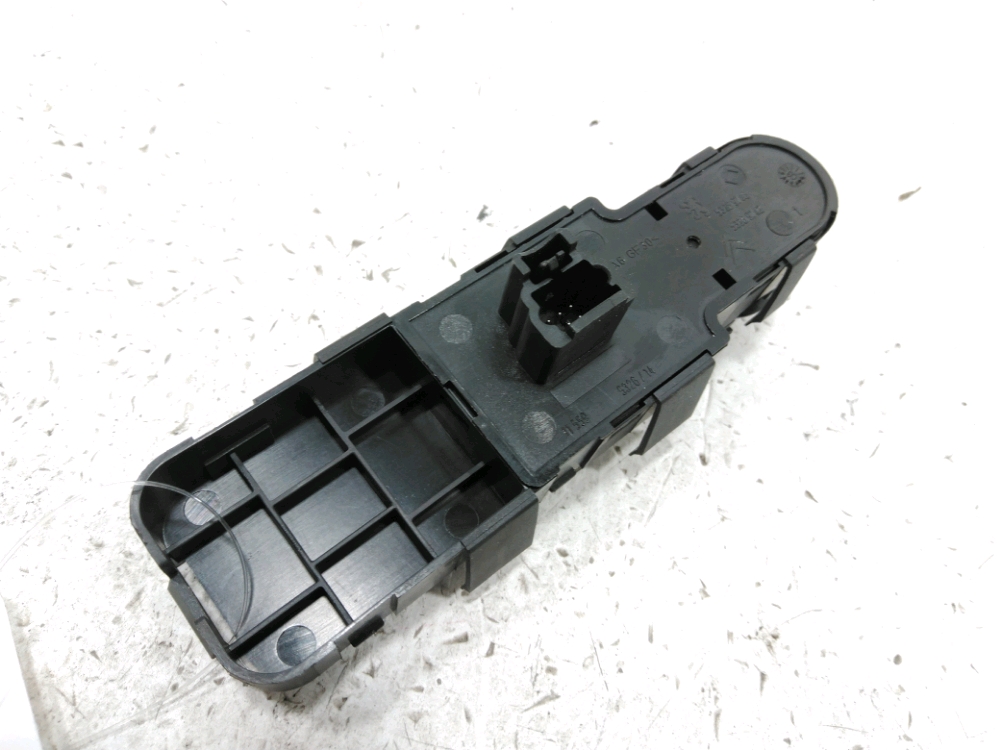 Commande lève-vitre avant gauche