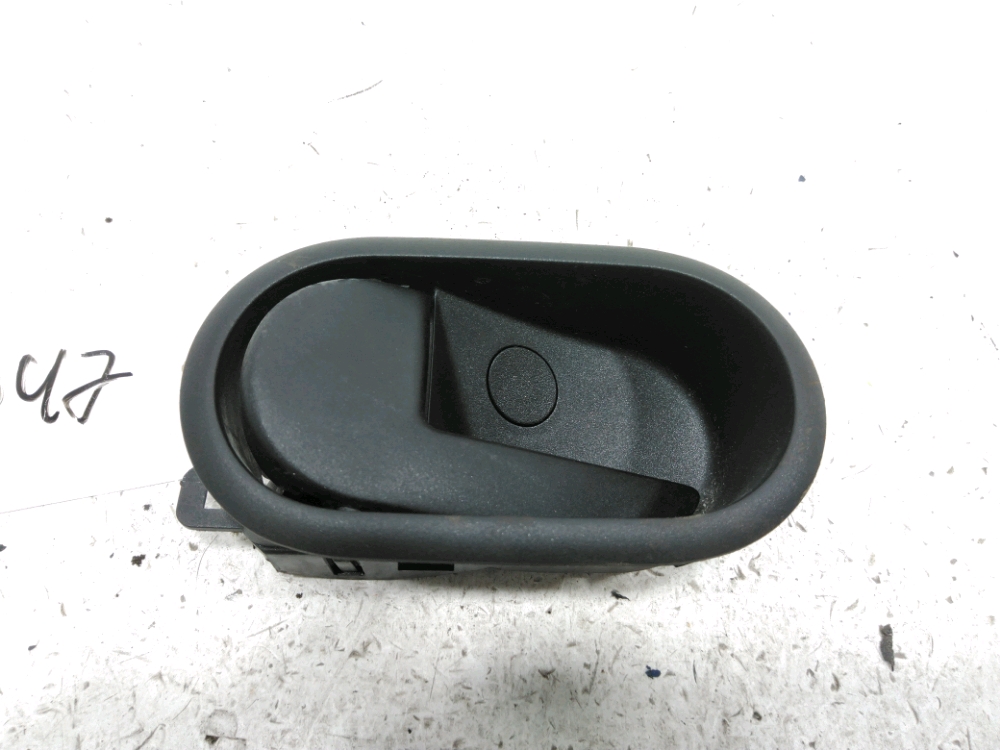 Poignee interieure porte avant gauche