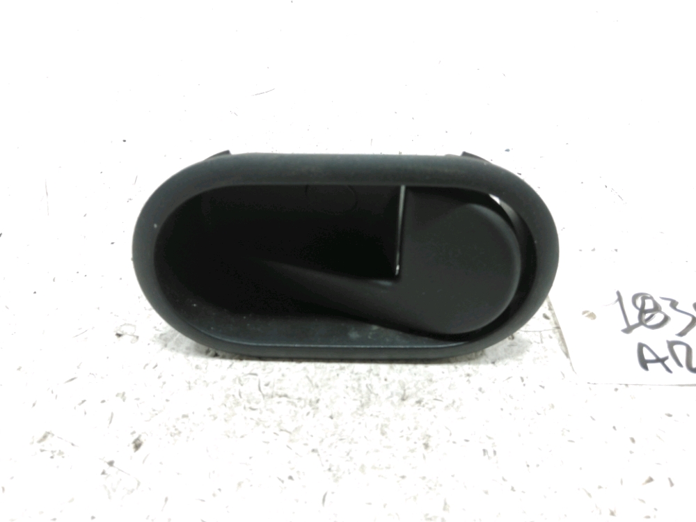 Poignee interieure porte arriere droite