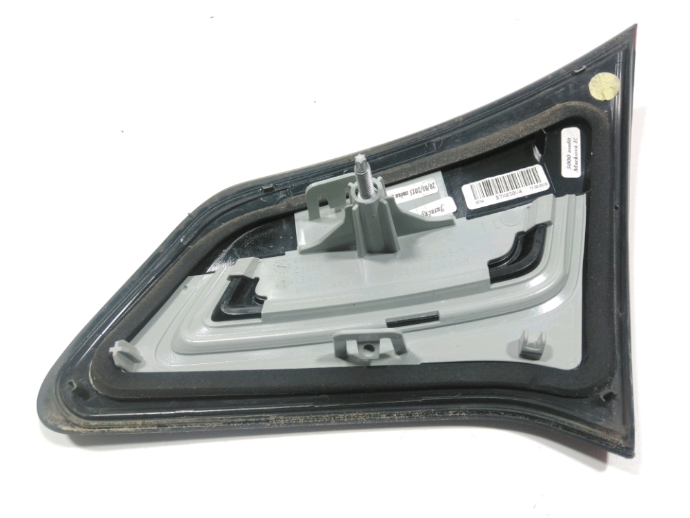 Feu arrière intérieur gauche