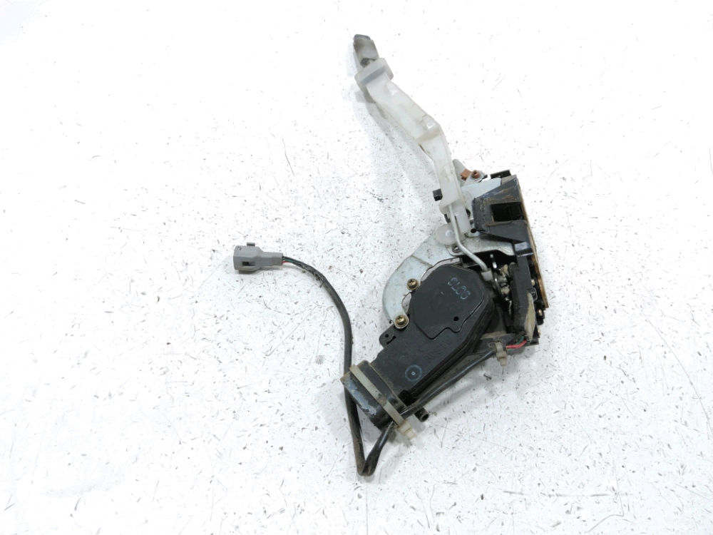 Serrure de porte avant droite