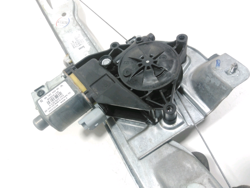 Lève-vitre électrique avant gauche