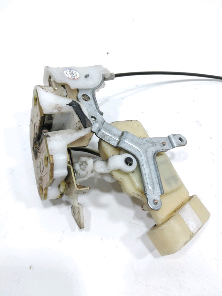 Serrure de porte avant gauche