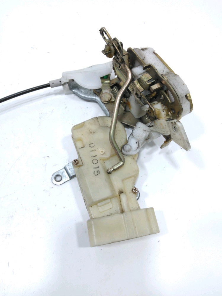 Serrure de porte avant gauche