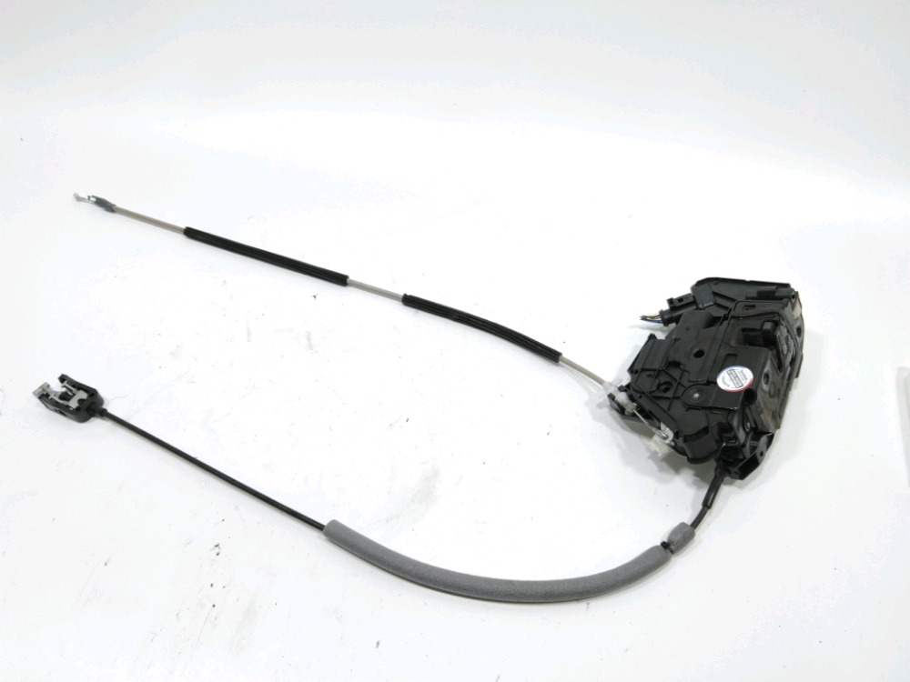 Serrure de porte avant droite