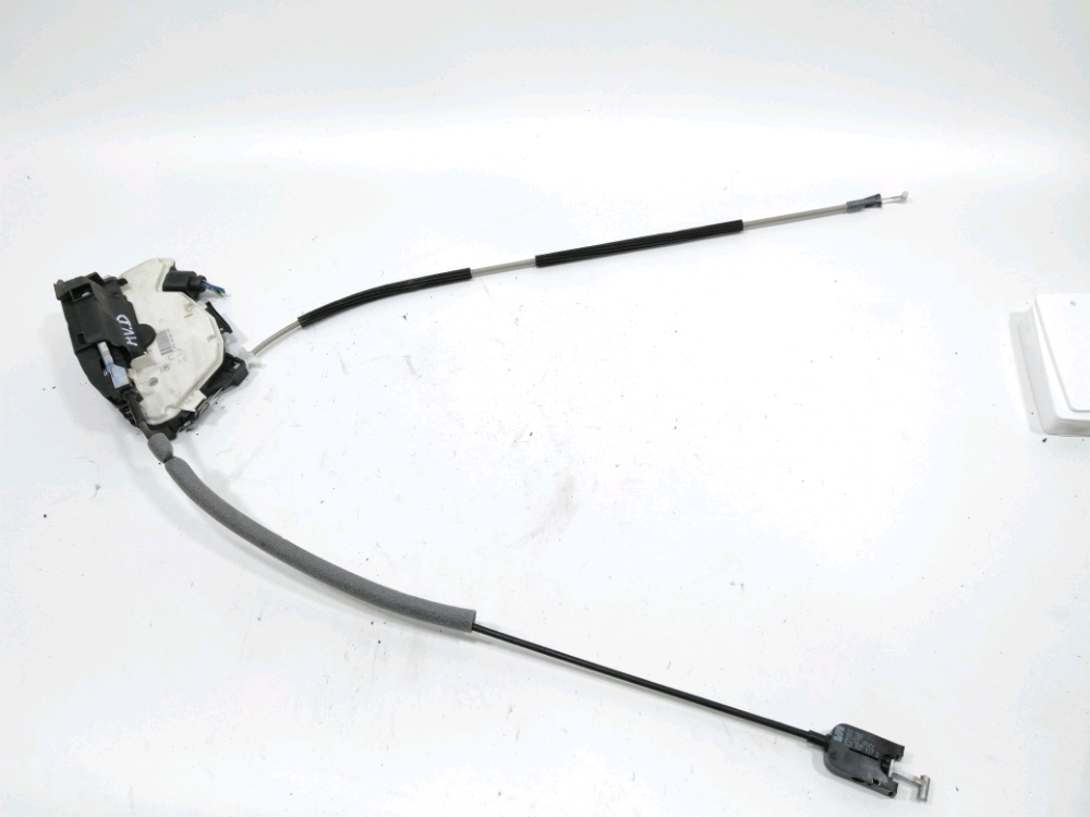 Serrure de porte avant droite