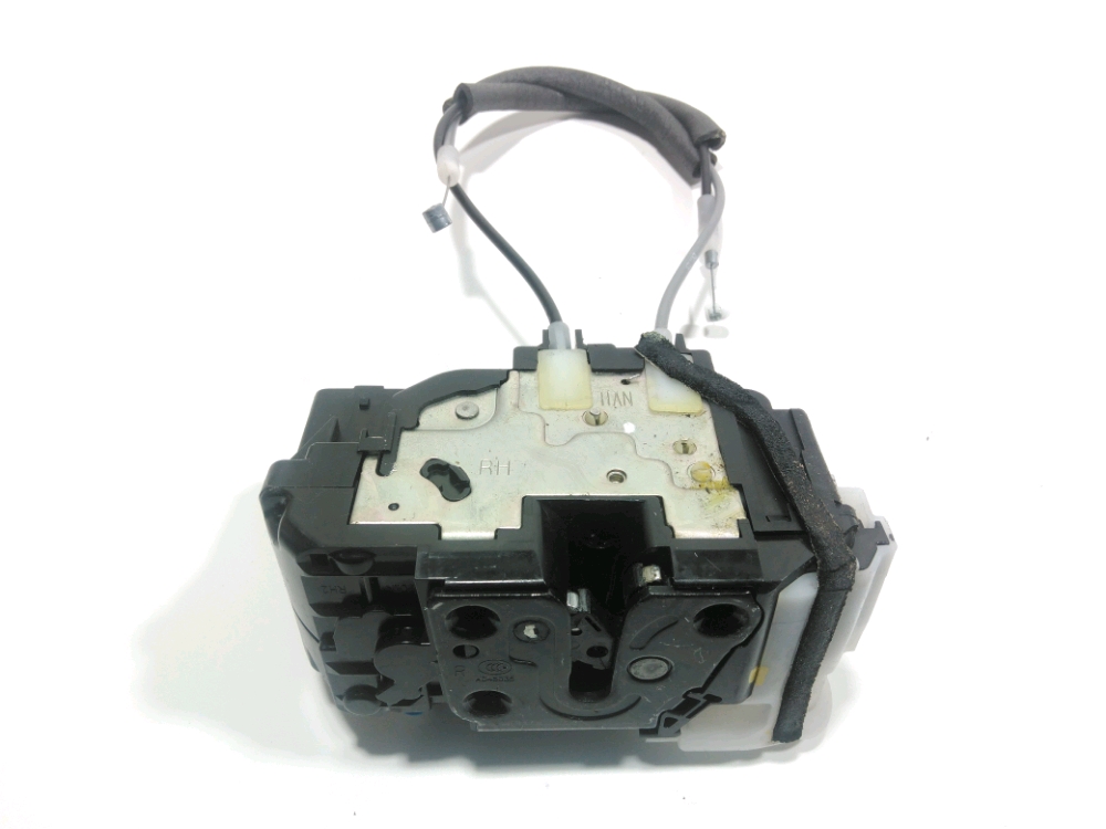 Serrure de porte avant droite