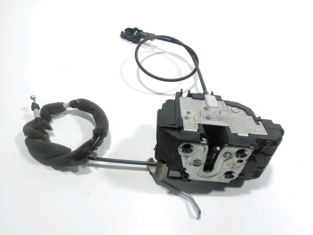 Serrure de porte avant gauche
