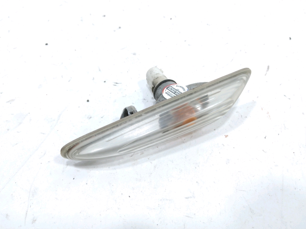 Repetiteur d'aile gauche