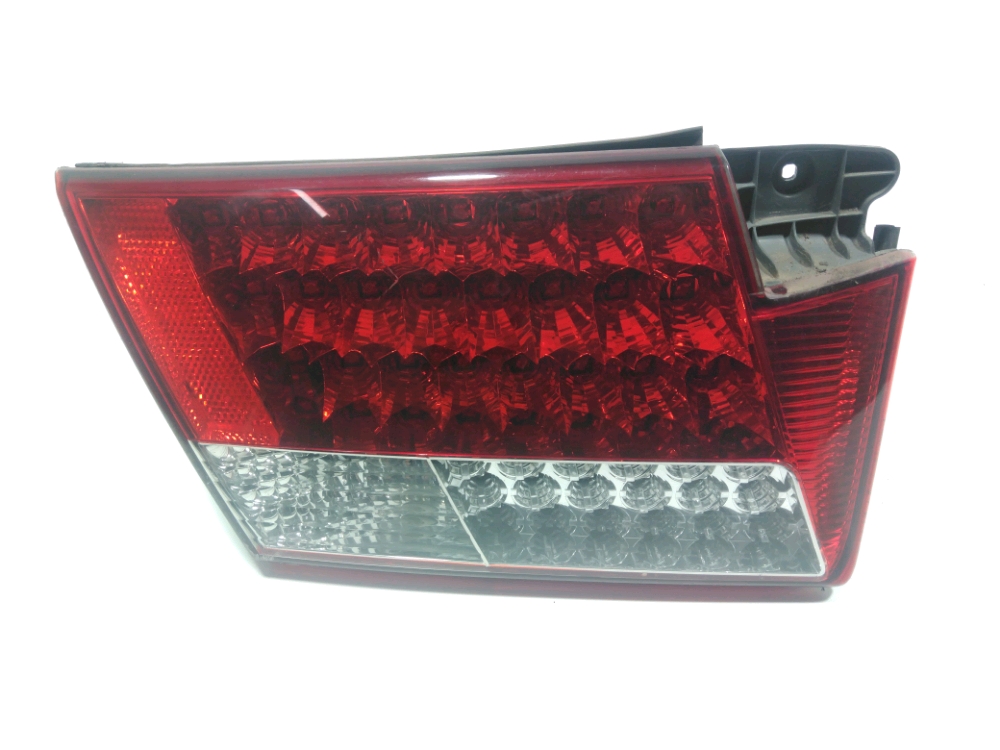 Feu arrière intérieur gauche