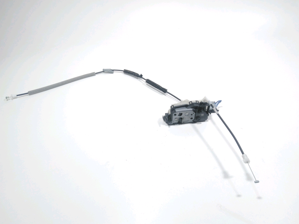 Serrure de porte avant droite