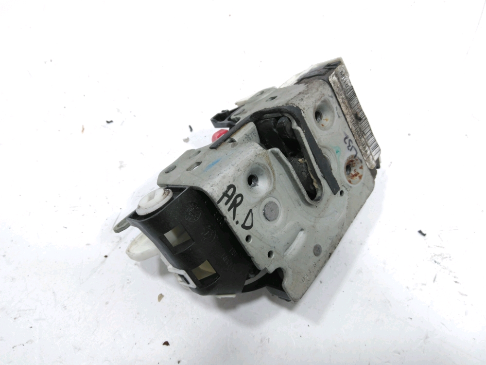 Serrure de porte arriere droite