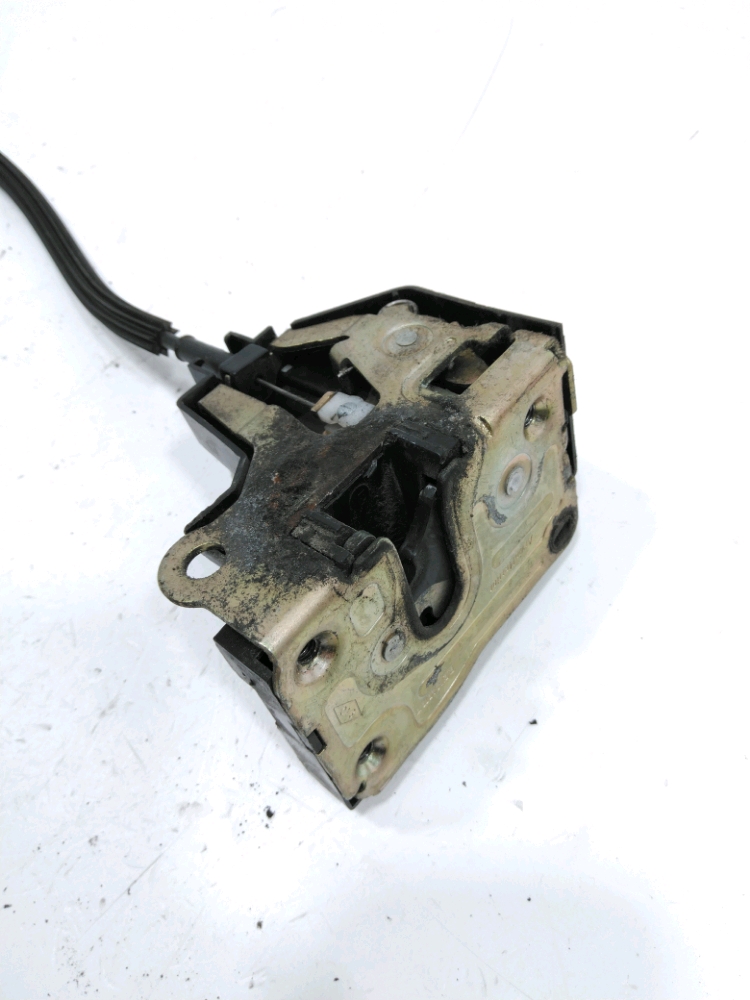 Serrure de porte avant droite