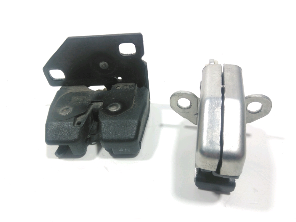 Serrure de porte battante arrière droite