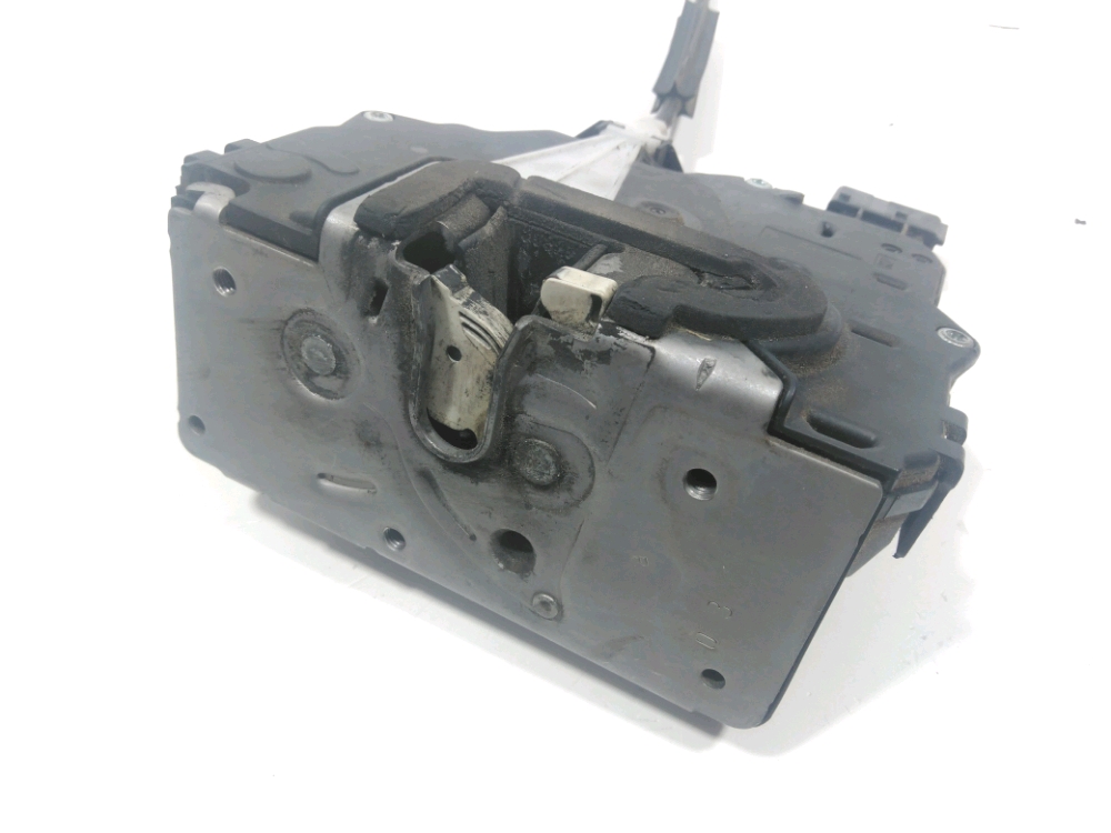 Serrure de porte avant droite