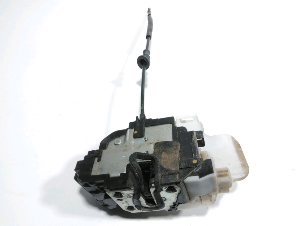 Serrure de porte avant droite