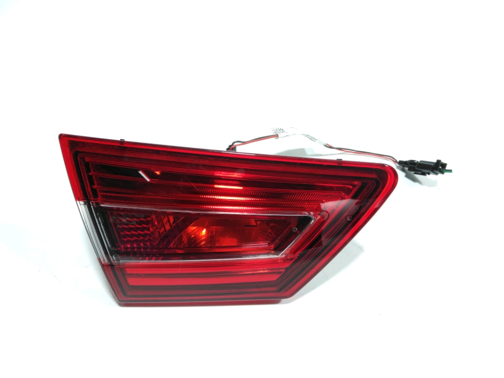 Feu arrière intérieur gauche