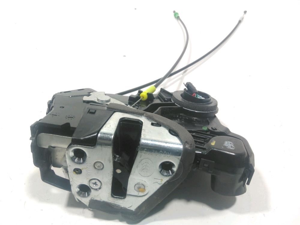 Serrure de porte avant droite