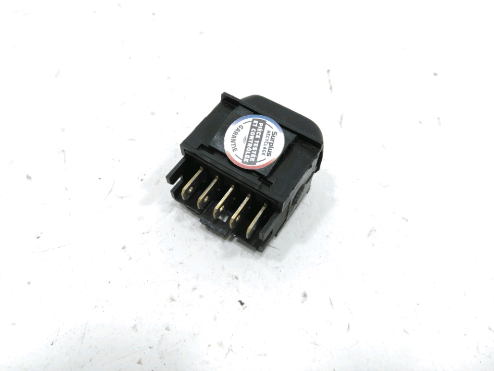 Commande lève-vitre avant droit