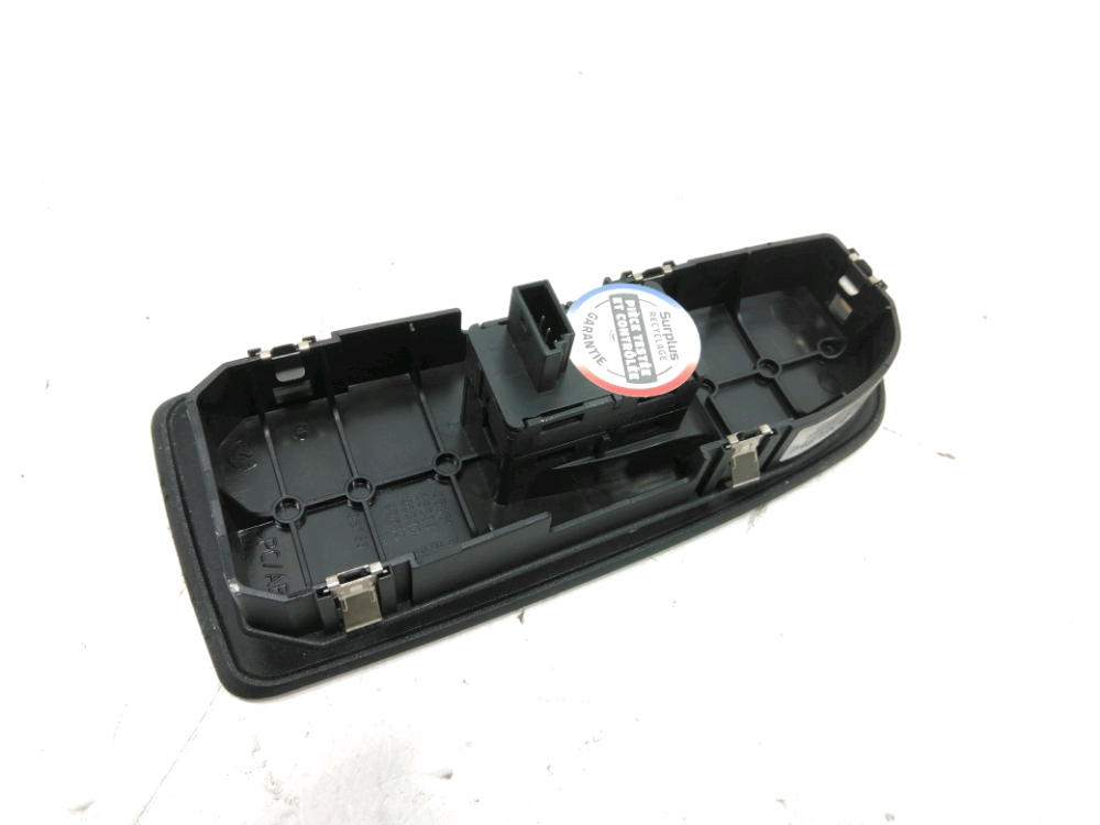 Commande lève-vitre avant droit