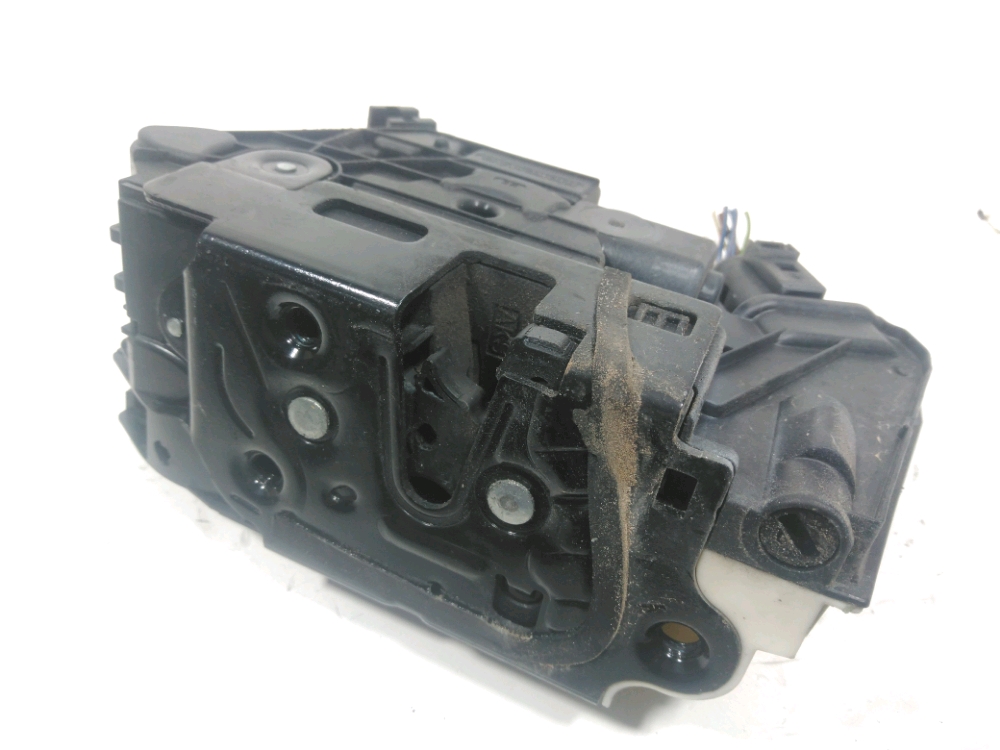 Serrure de porte avant droite