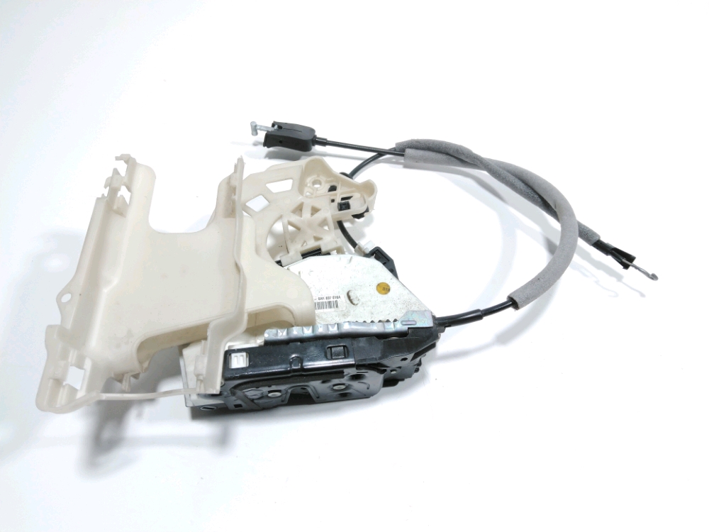 Serrure de porte avant droite