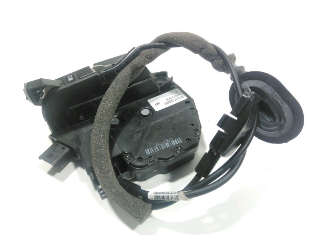 Serrure de porte avant droite