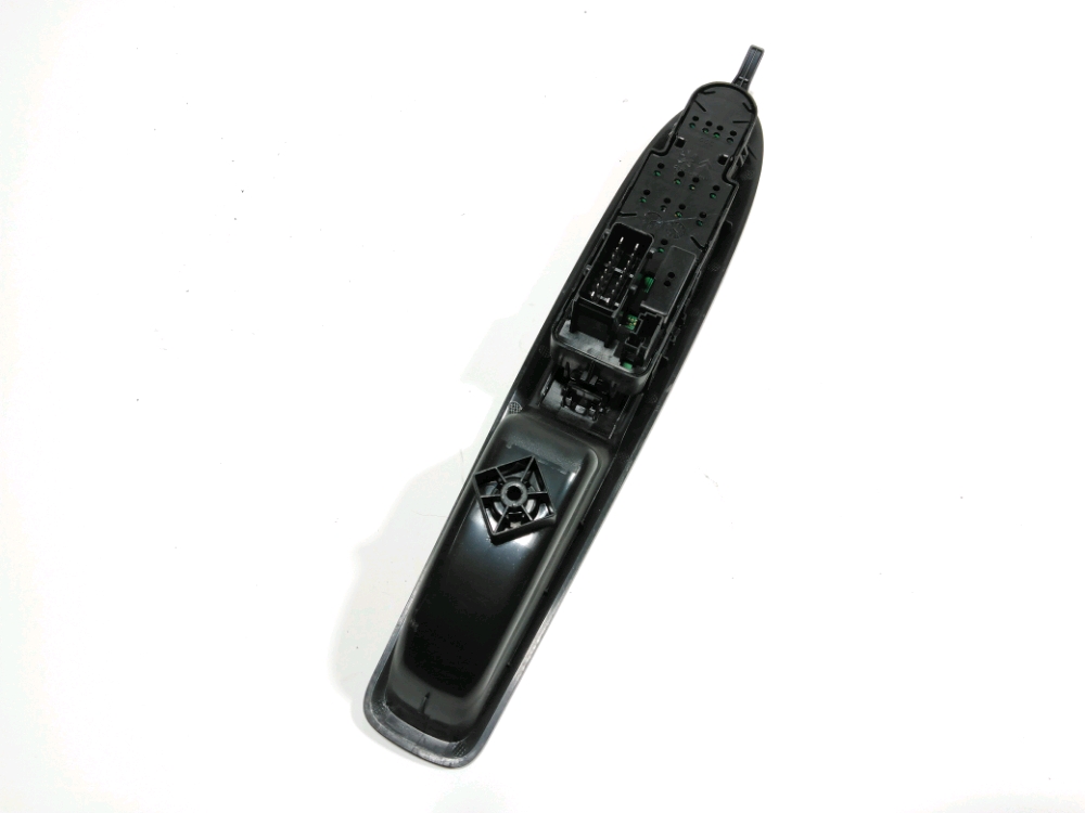 Commande lève-vitre avant gauche