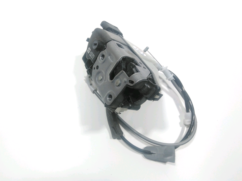 Serrure de porte avant droite