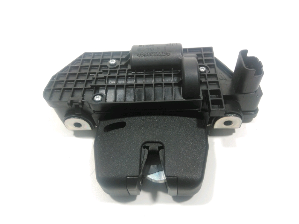 Serrure de coffre arrière