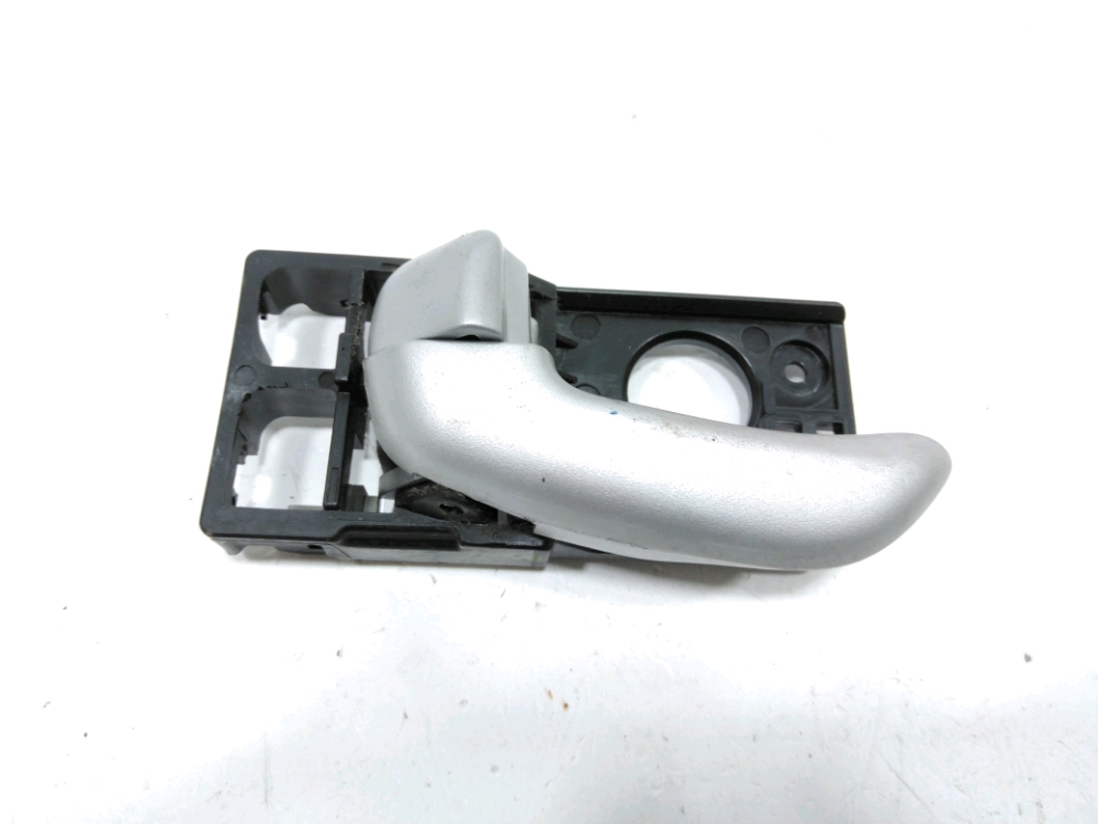 Poignee interieure porte avant gauche