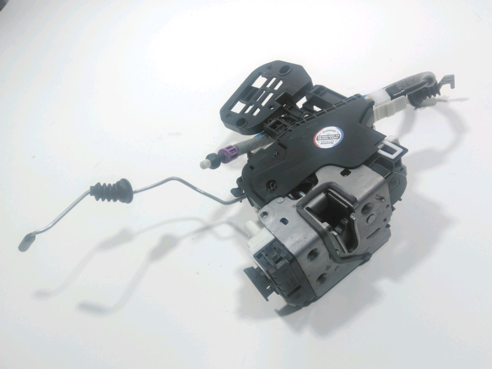 Serrure de porte avant gauche