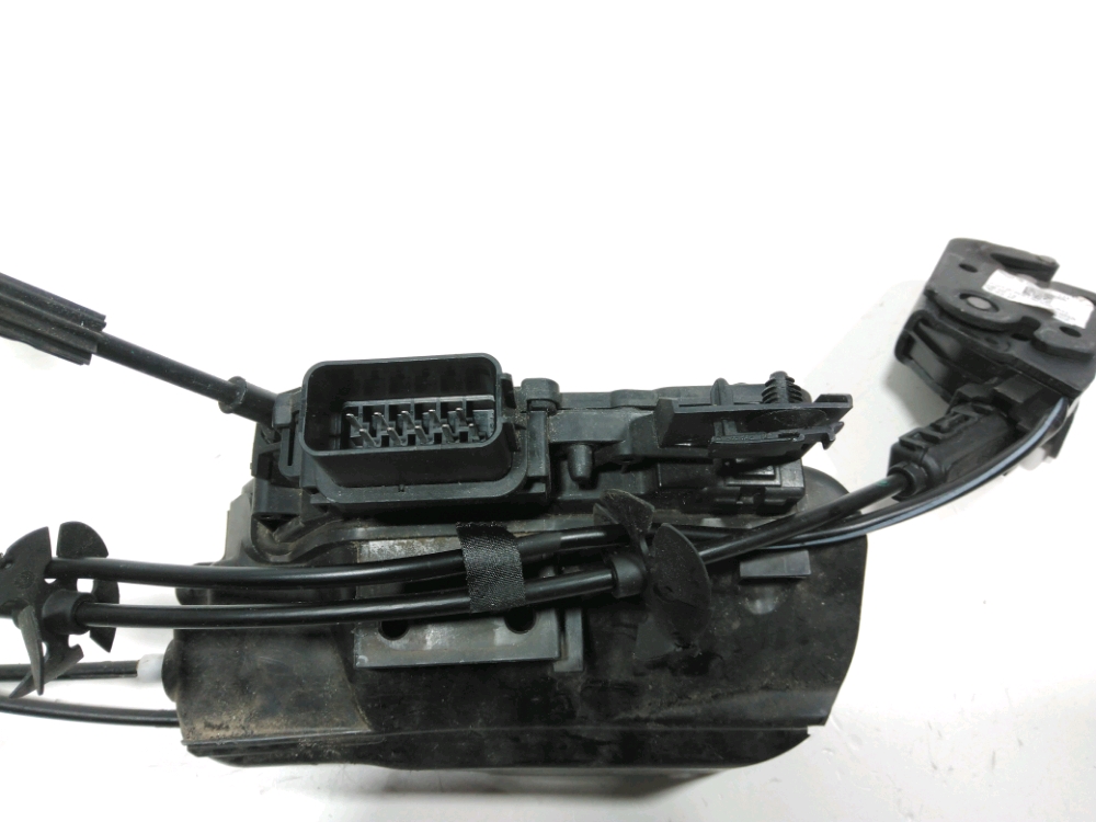 Serrure de porte avant gauche