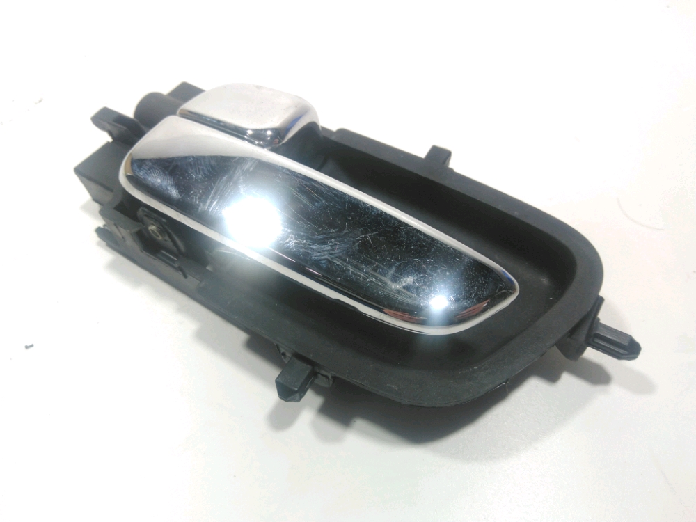 Poignee interieure porte arriere gauche