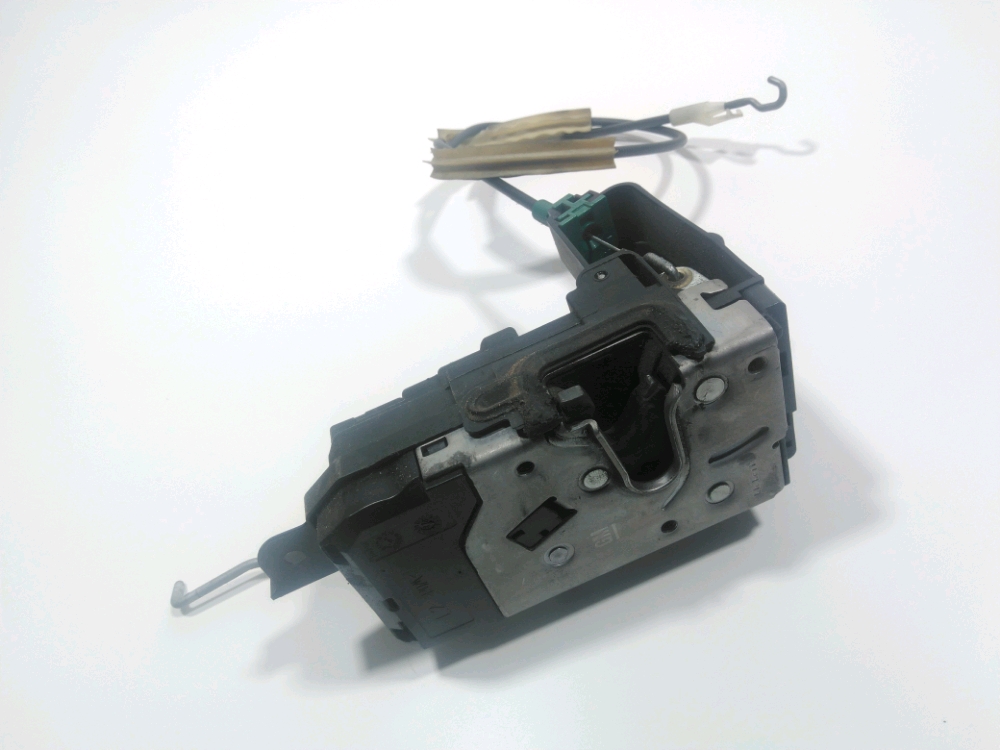 Serrure de porte avant gauche