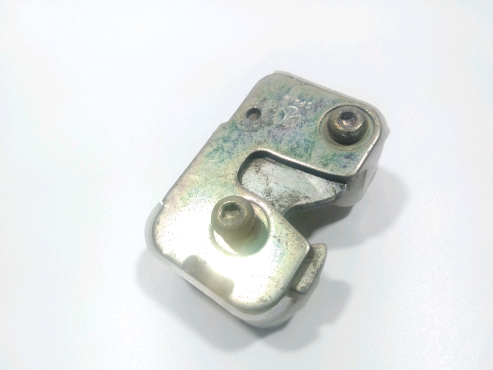 Serrure de porte avant droite