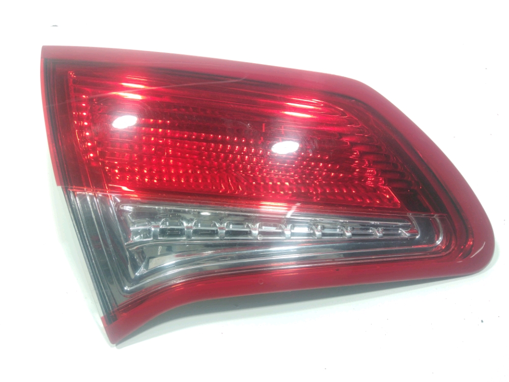 Feu arrière intérieur gauche