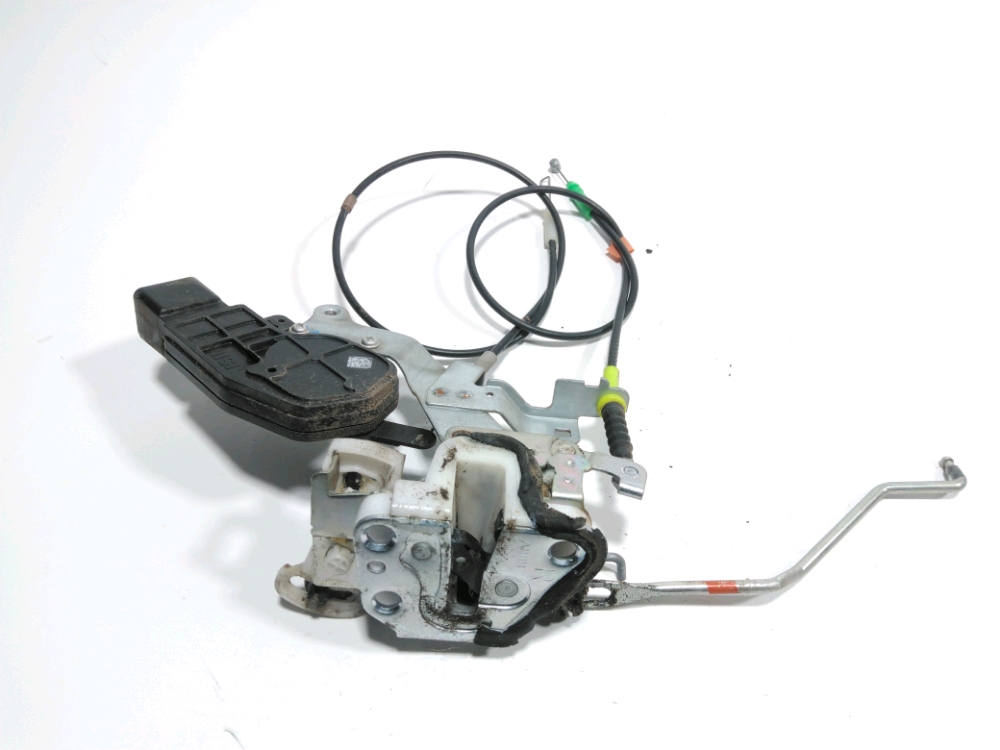 Serrure de porte avant droite