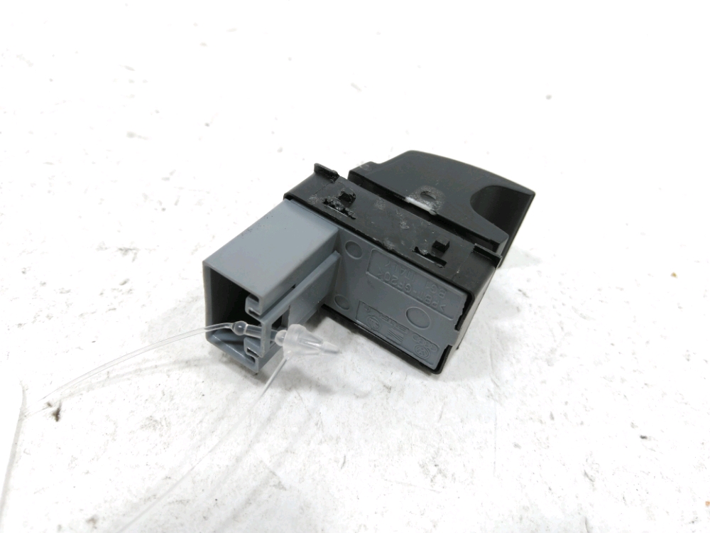 Commande lève-vitre avant droit