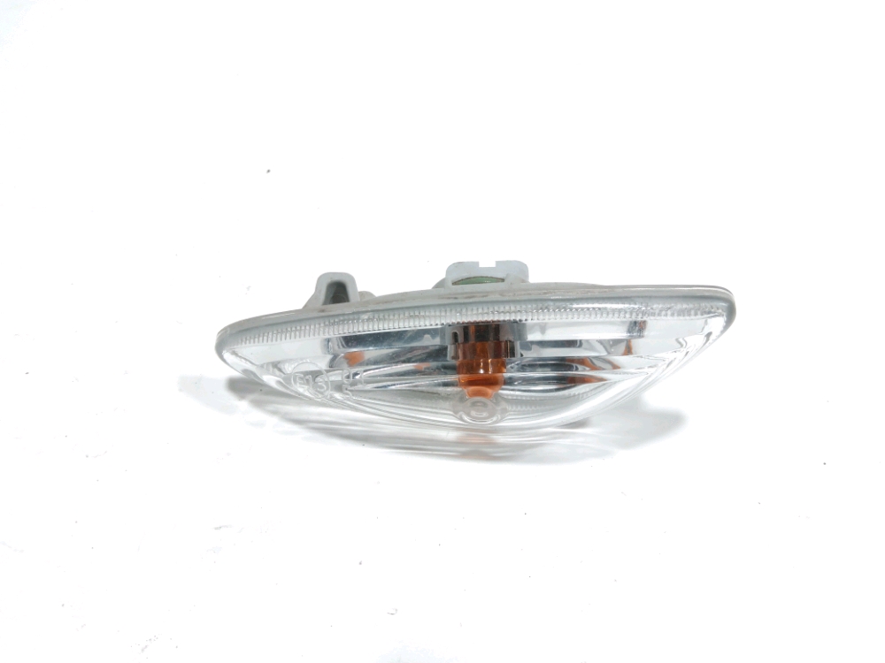 Repetiteur d'aile gauche