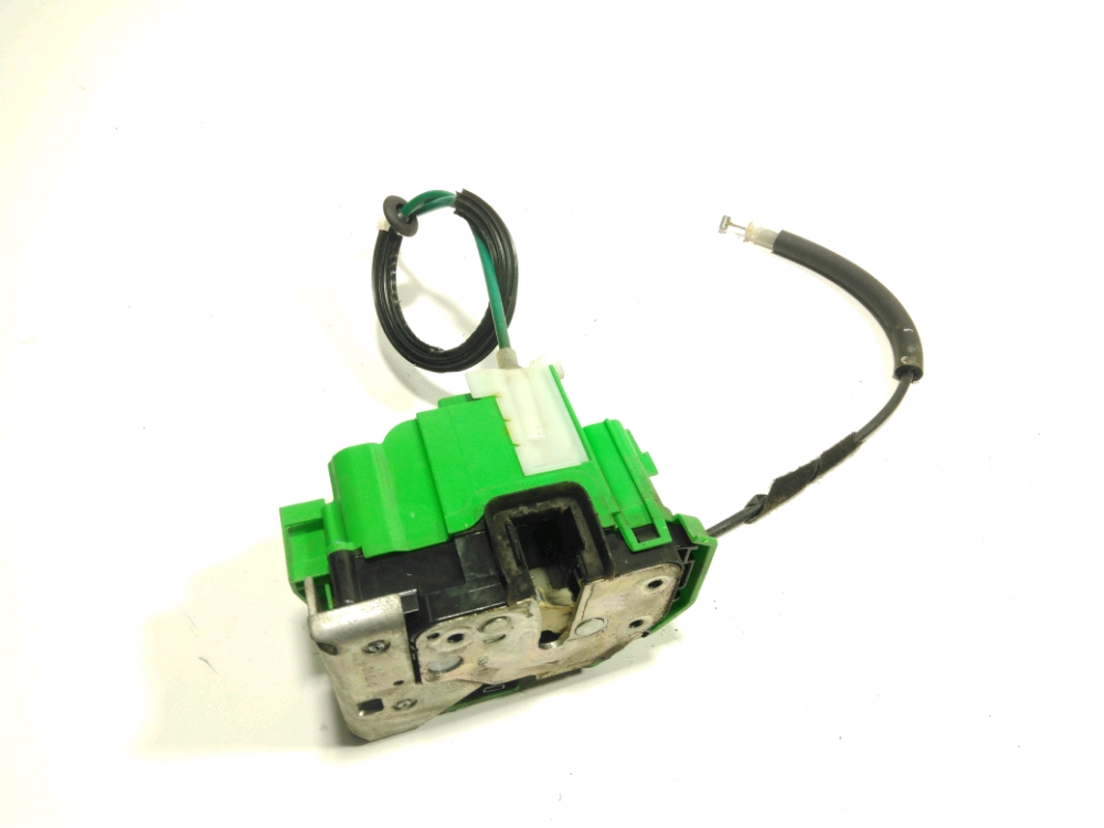 Serrure de porte avant droite