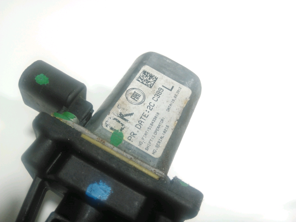 Lève-vitre électrique avant gauche